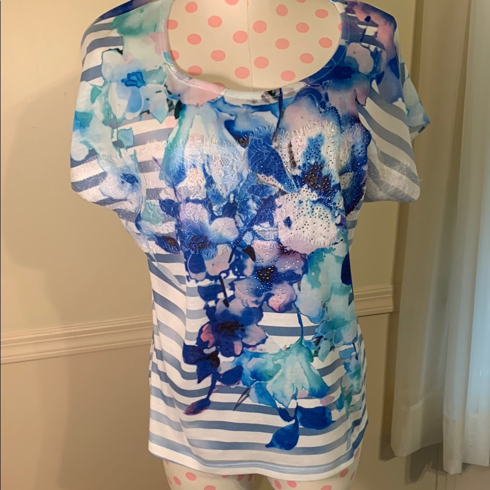 Chico’s Floral/lace Women's Top Size 1 Like NEW Bling studs Short sleeve Beauty